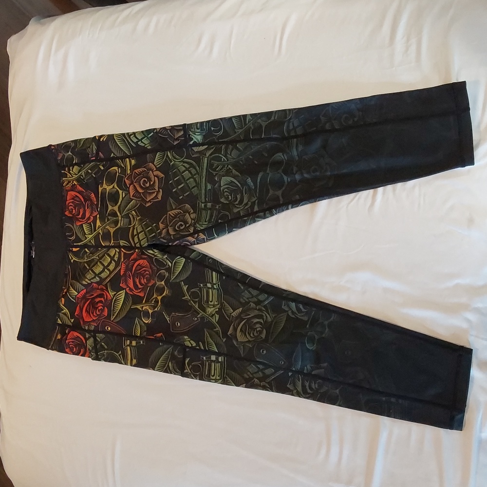 Constantly Varied Gear (CVG) Dressed To Kill Capri Leggings Medium